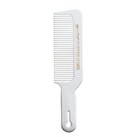 peine-de-corte-con-maquina-andis-blanco